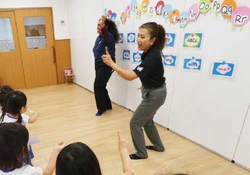 英語教室(全園児対象・月2回)